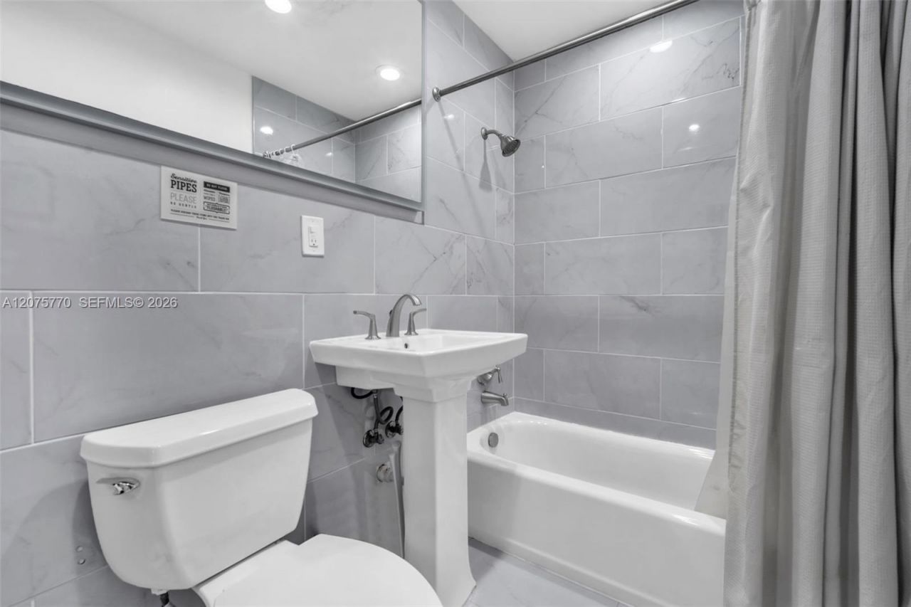 907 NE 5th St , Hallandale Beach, FL 33009 Photo
