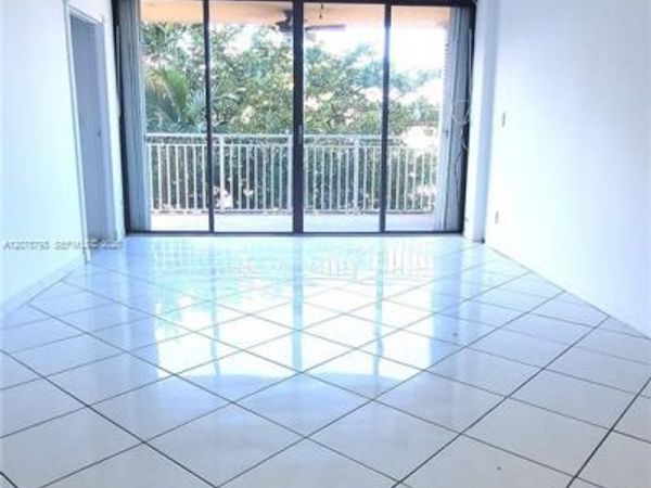 2450 NE 135th St , Unit 206, North Miami, FL 33181