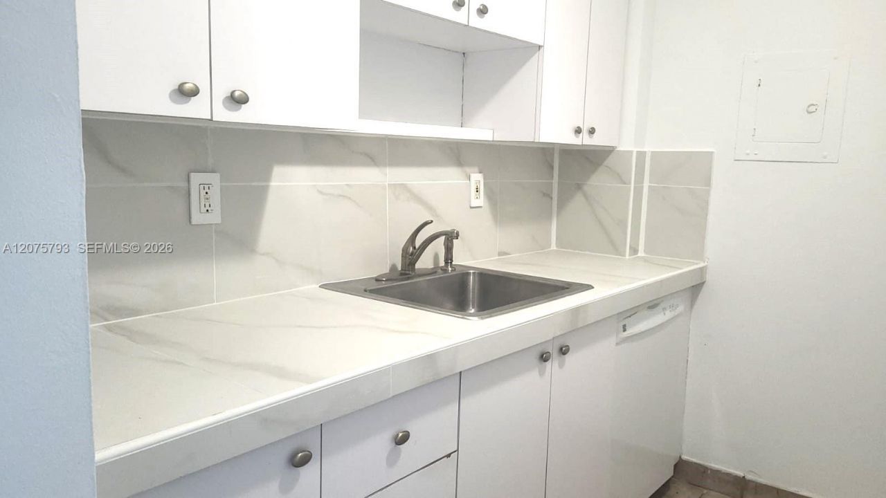 2450 NE 135th St , Unit 206, North Miami, FL 33181 Photo