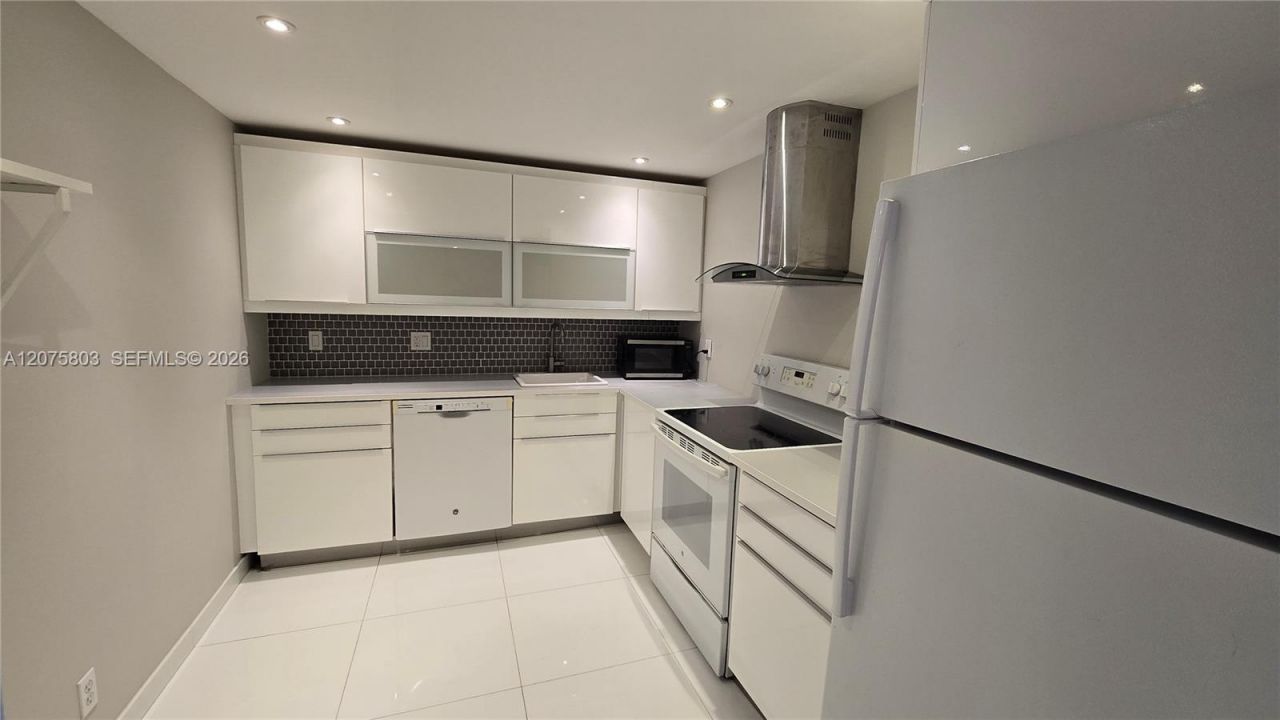 2500 Parkview Dr , Unit 2317, Hallandale Beach, FL 33009 Photo