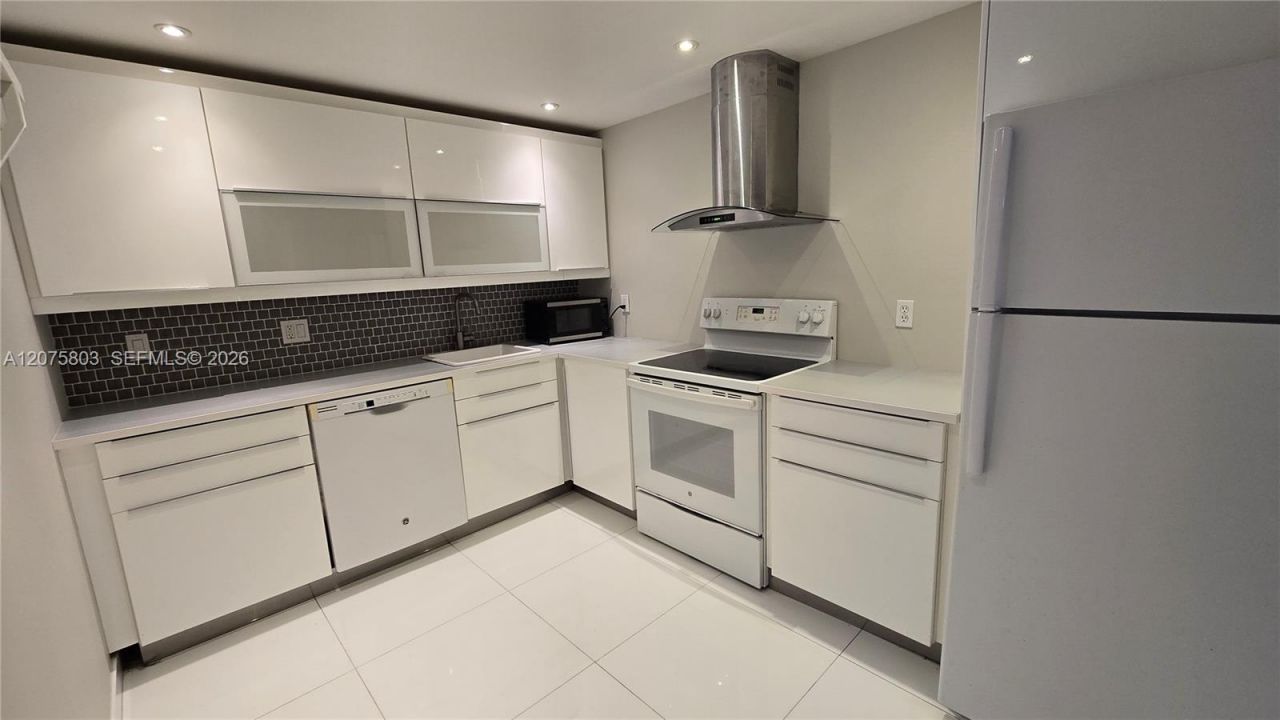 2500 Parkview Dr , Unit 2317, Hallandale Beach, FL 33009 Photo