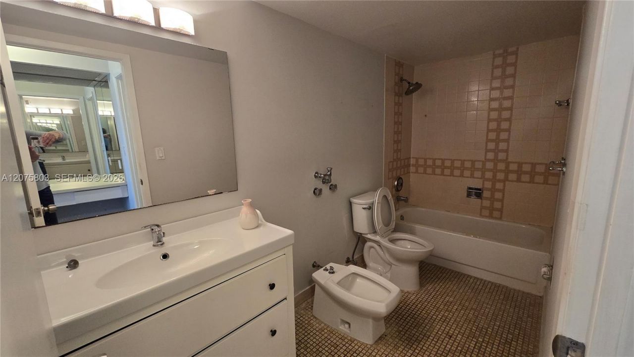 2500 Parkview Dr , Unit 2317, Hallandale Beach, FL 33009 Photo