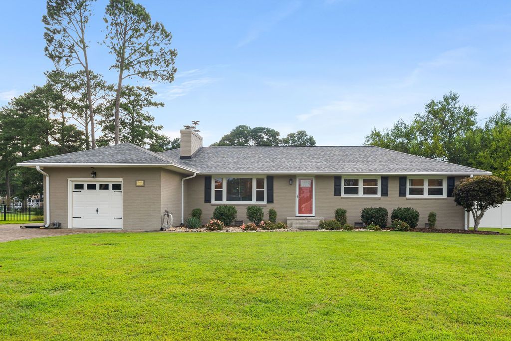 206 Raymond Drive, Seaford, VA 23696 Main Photo