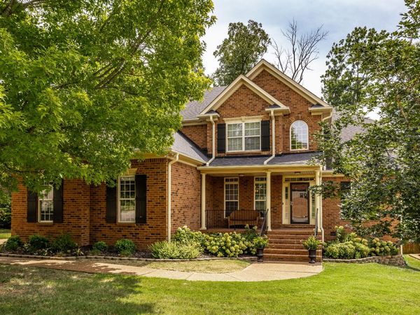 1074 Mansker Farm Blvd , Hendersonville, TN 37075