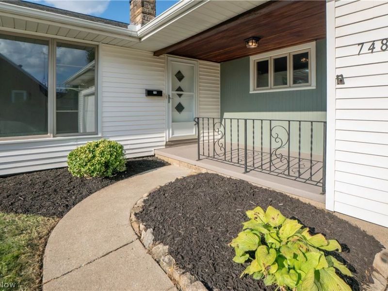 748 Hemlock Street NW, Massillon, OH 44647 Photo 2