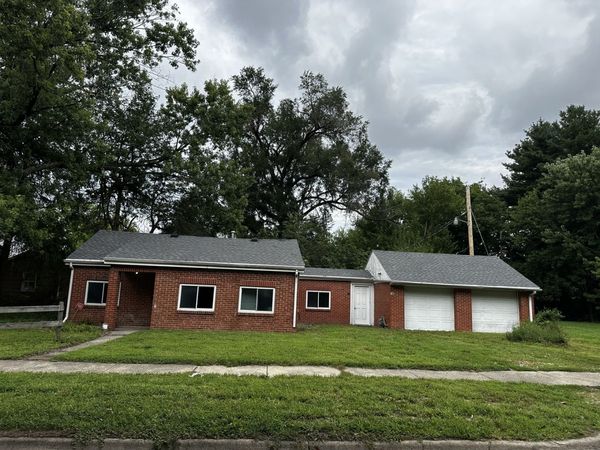 1102 N McKinley Avenue , Champaign, IL 61821