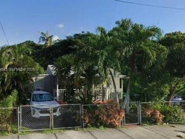 863 NW 113th St , Miami, FL 33168