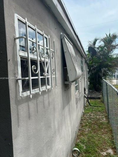 863 NW 113th St , Miami, FL 33168 Photo