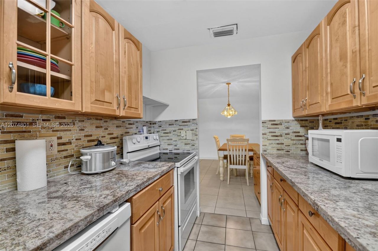 867 North Dr, Unit B, Delray Beach, FL 33445 Photo