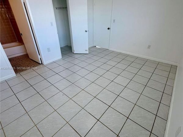 2001 Bay Dr , Unit 404, Miami Beach, FL 33141
