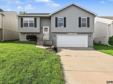 19375 V Street, Omaha, NE 68135