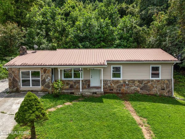 232 E Robbins St, Jellico, TN 37762