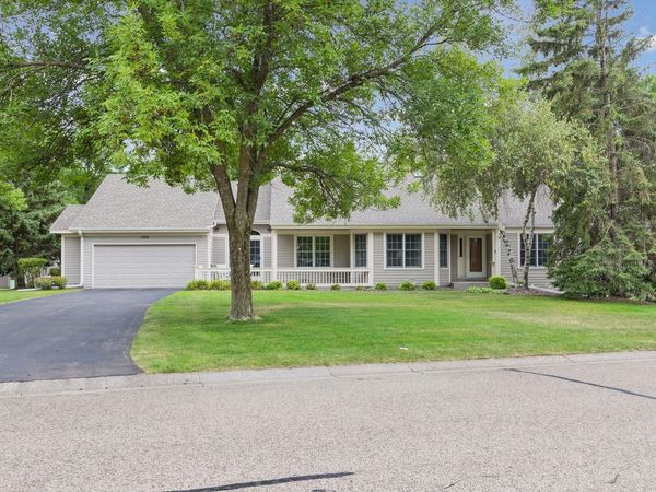 1724 Donegal Drive , Woodbury, MN 55125