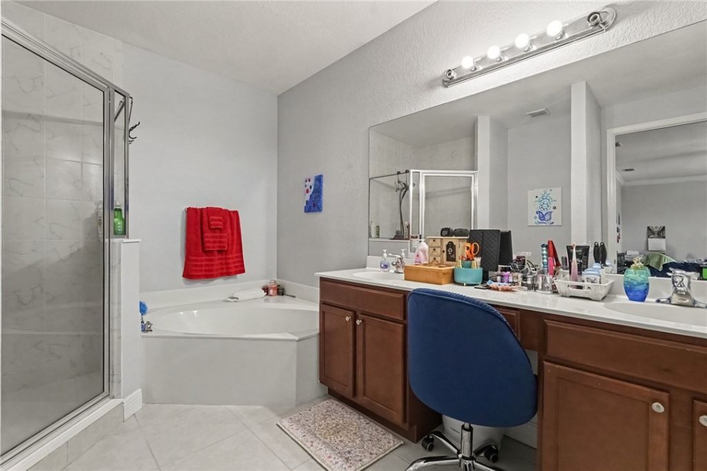 2805 65th Drive, Unit 102, Vero Beach, FL 32966 Photo