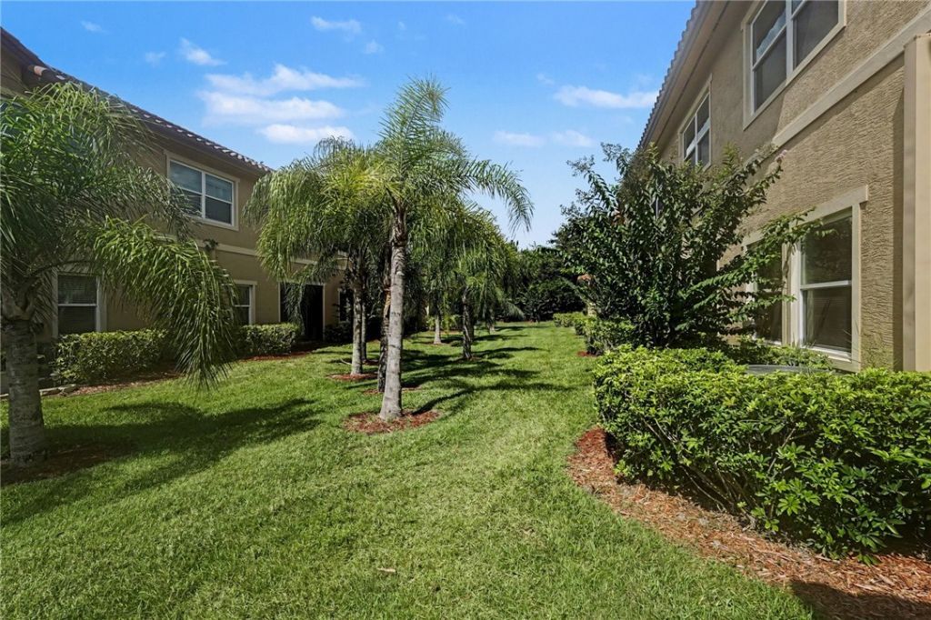 2805 65th Drive, Unit 102, Vero Beach, FL 32966 Photo
