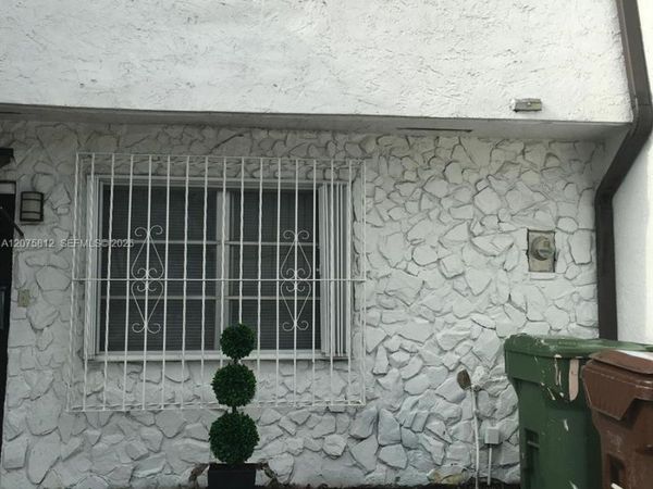 669 W 80th St , Hialeah, FL 33014