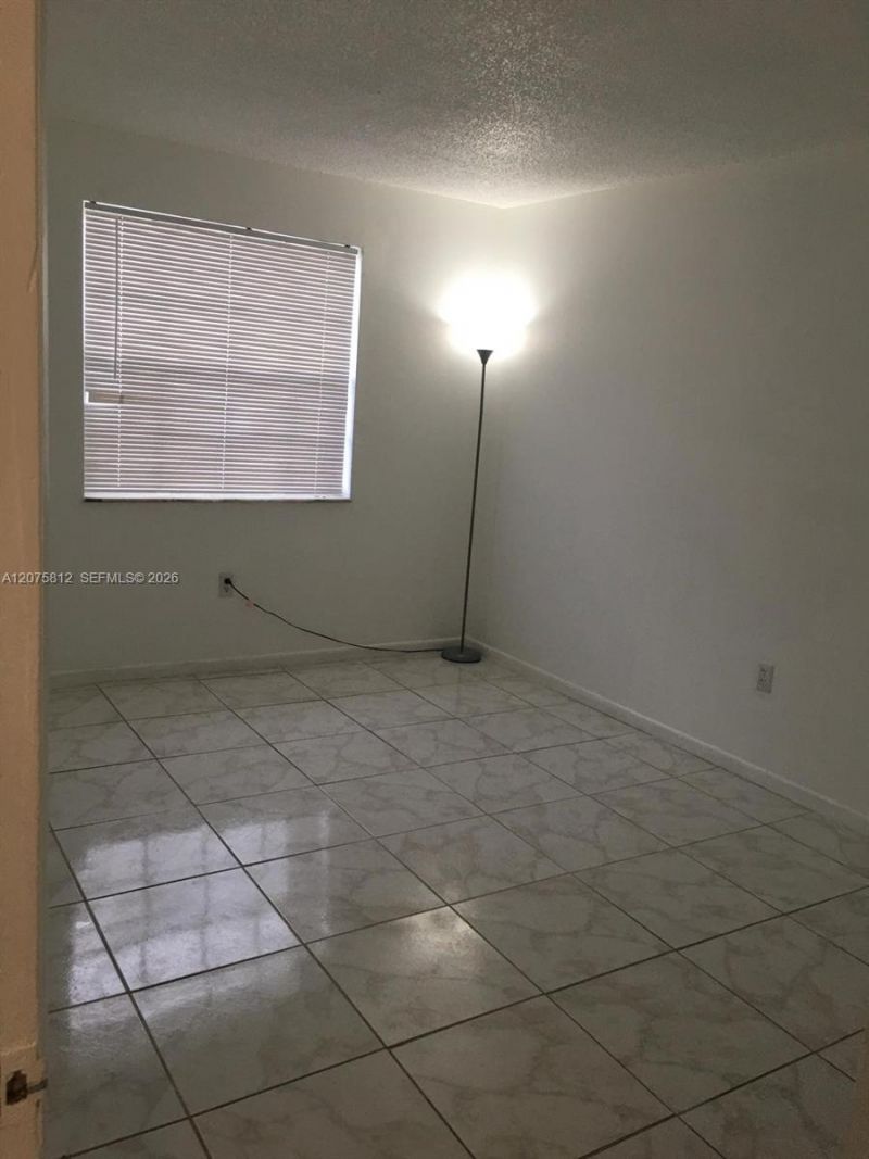 669 W 80th St, Hialeah, FL 33014 Photo
