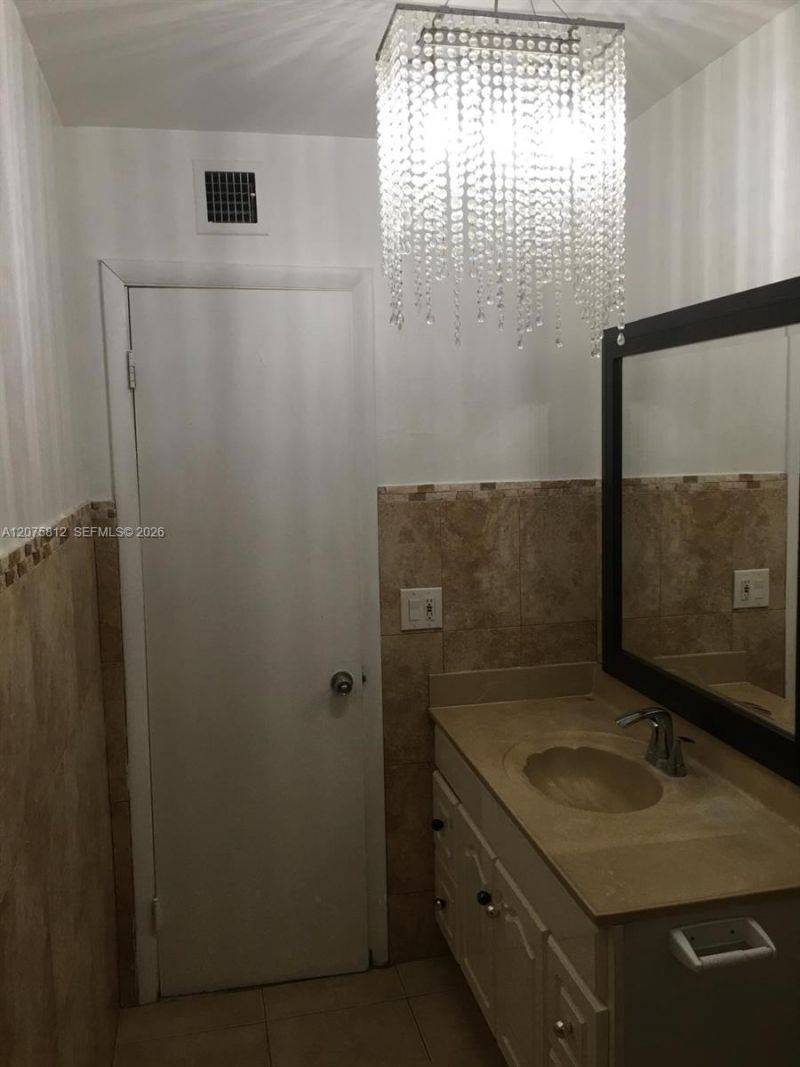 669 W 80th St, Hialeah, FL 33014 Photo