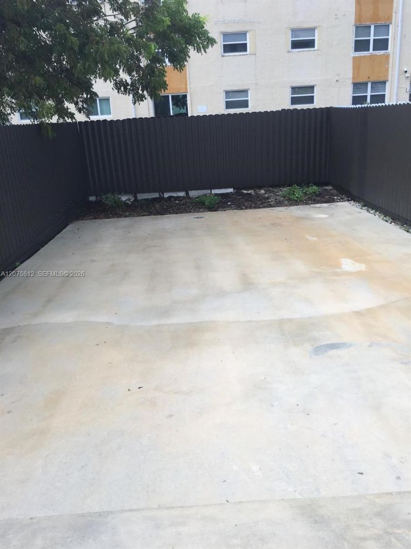 669 W 80th St, Hialeah, FL 33014 Photo