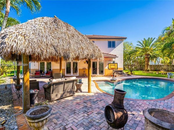 12071 SW 1st St , Miami, FL 33184