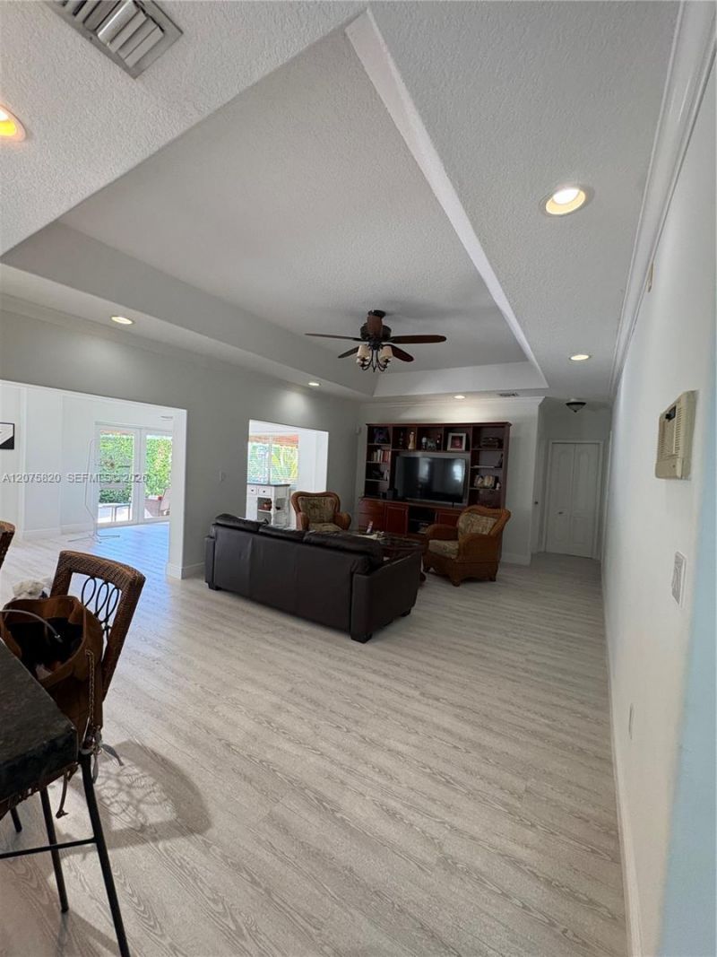 12071 SW 1st St , Miami, FL 33184 Photo