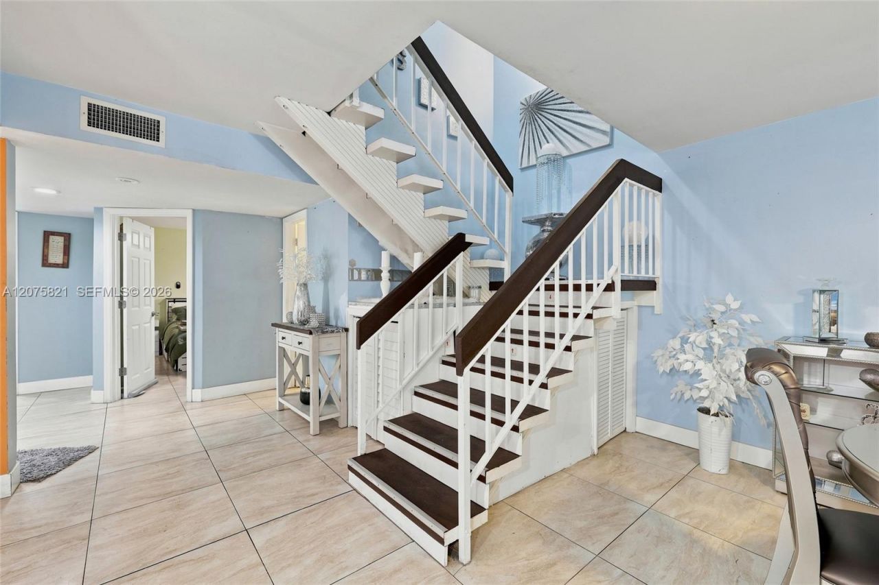 958 Mockingbird Ln , Unit 513, Plantation, FL 33324 Photo