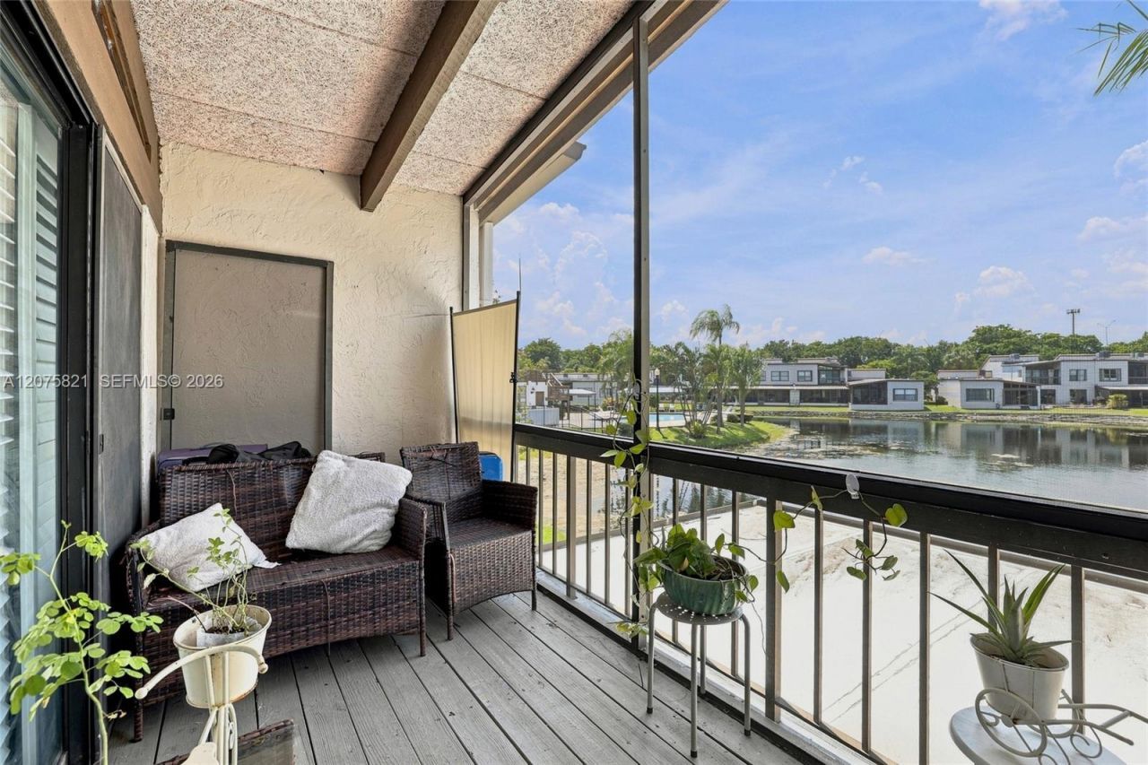 958 Mockingbird Ln , Unit 513, Plantation, FL 33324 Photo