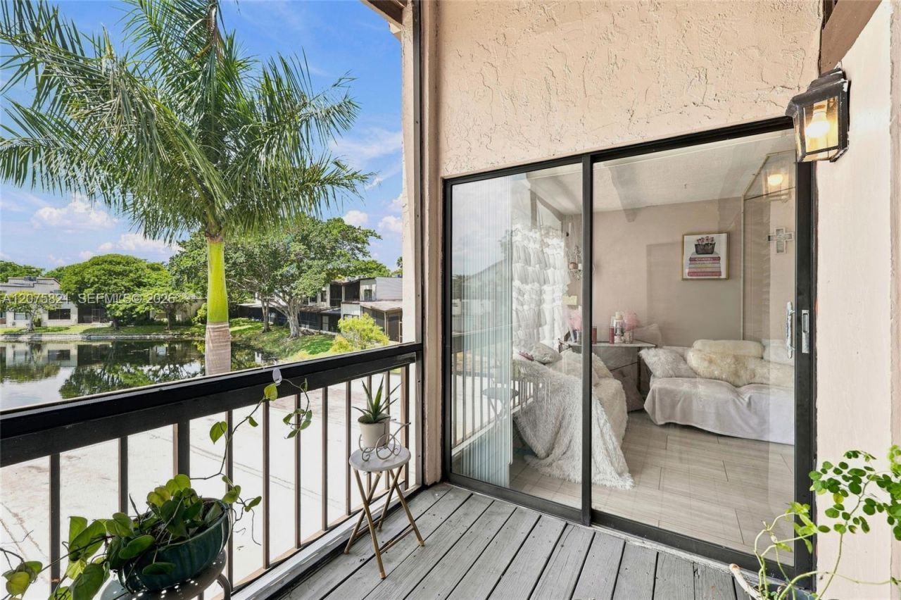 958 Mockingbird Ln , Unit 513, Plantation, FL 33324 Photo