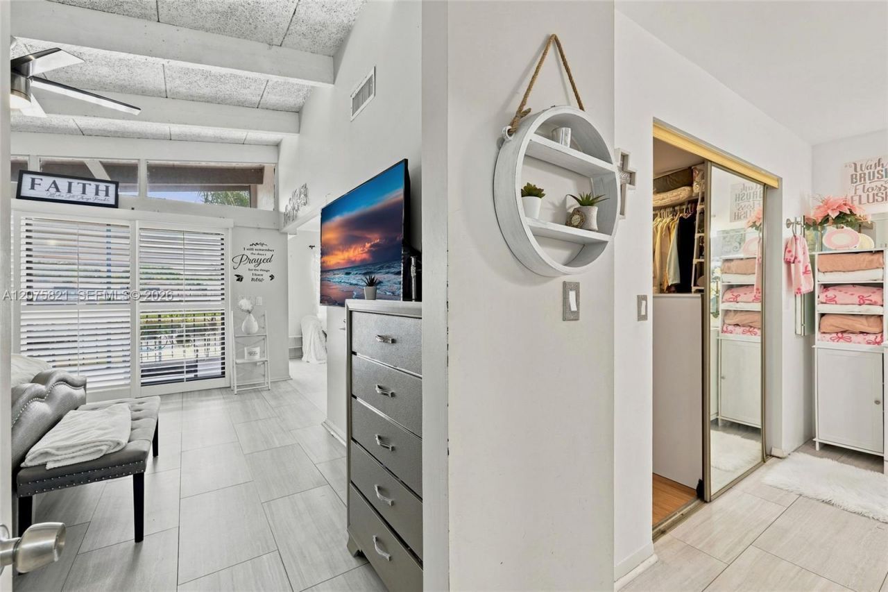 958 Mockingbird Ln , Unit 513, Plantation, FL 33324 Photo
