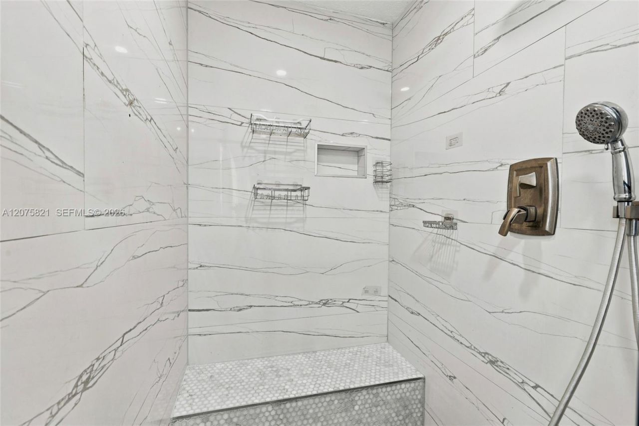 958 Mockingbird Ln , Unit 513, Plantation, FL 33324 Photo