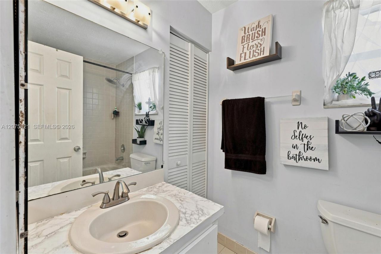958 Mockingbird Ln , Unit 513, Plantation, FL 33324 Photo