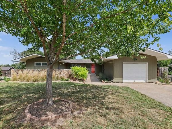 16 Overhill Drive, Paola, KS 66071