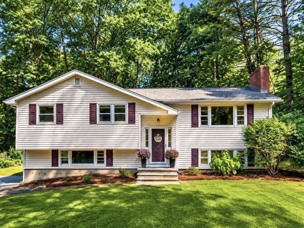 15 Carriage Dr, Chelmsford, MA 01824