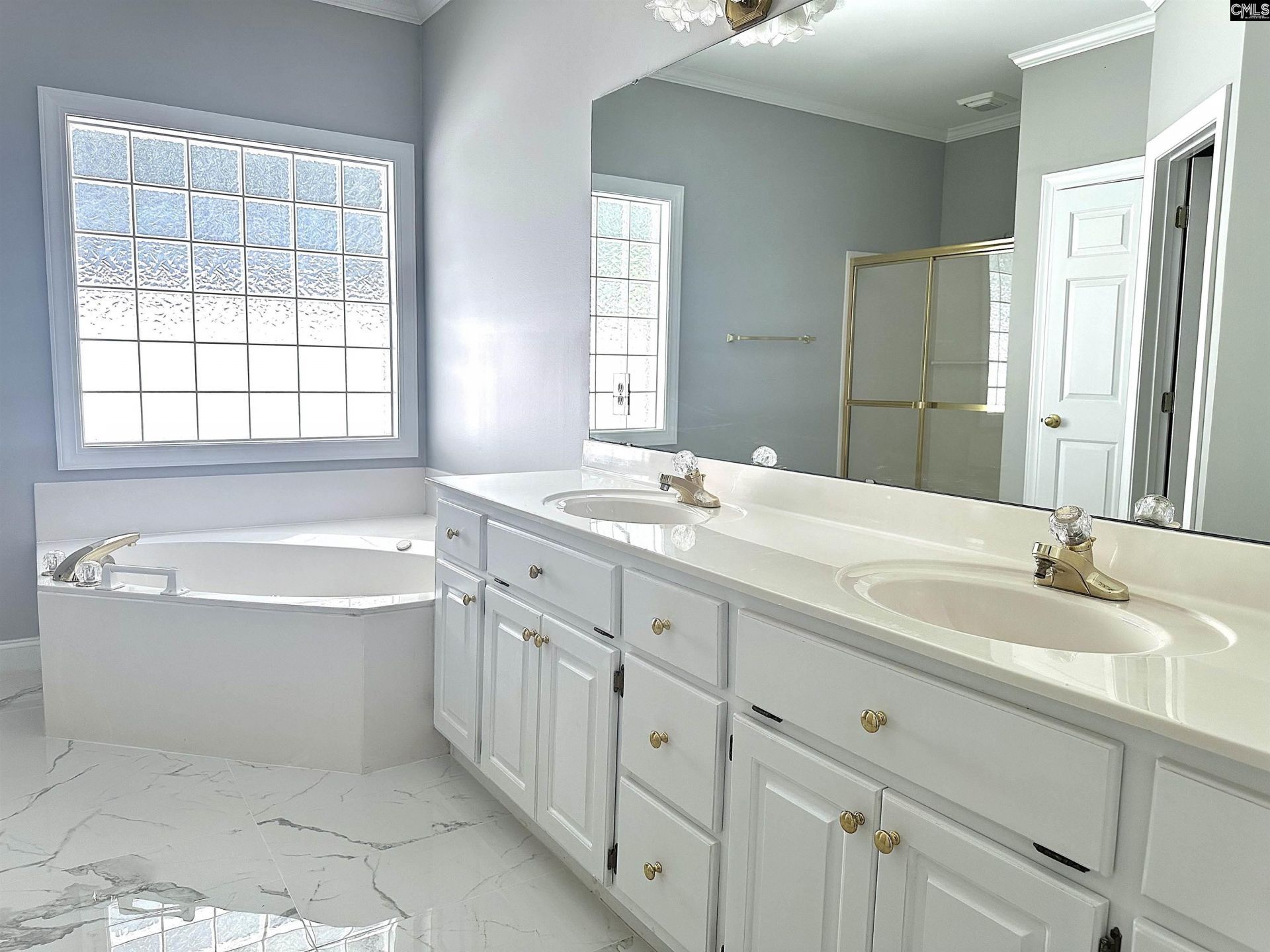 120 Amberly Court  Photo 12