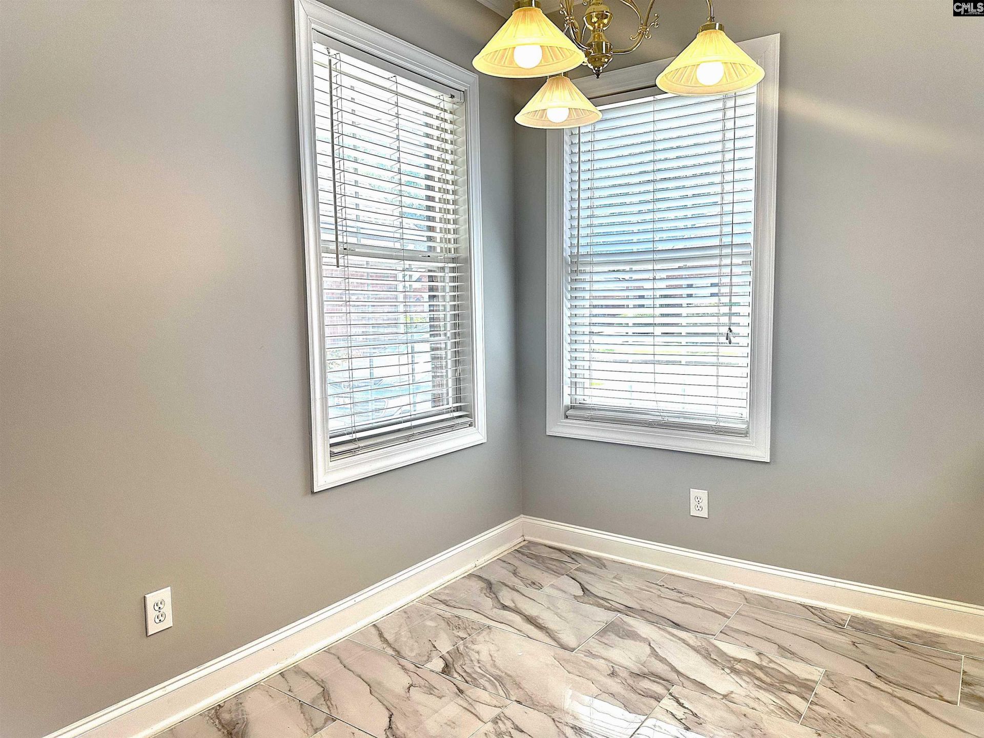 120 Amberly Court  Photo 9