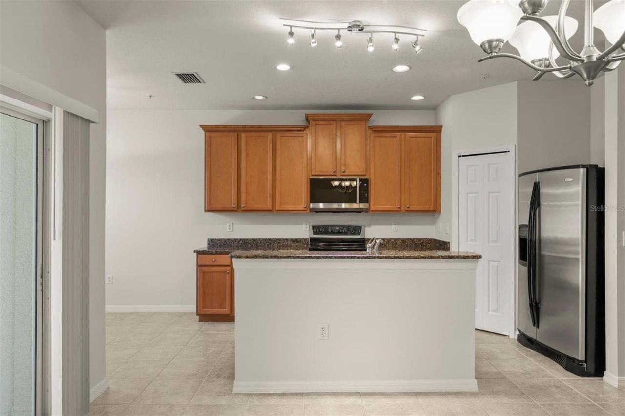 3717 Parkridge Circle, Unit 6-102, Sarasota, FL 34243 Photo