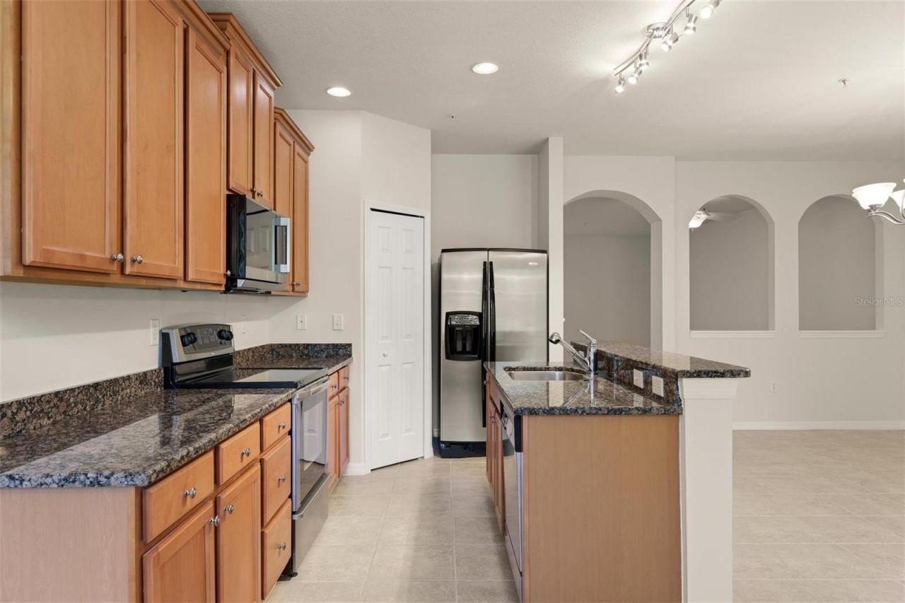 3717 Parkridge Circle, Unit 6-102, Sarasota, FL 34243 Photo