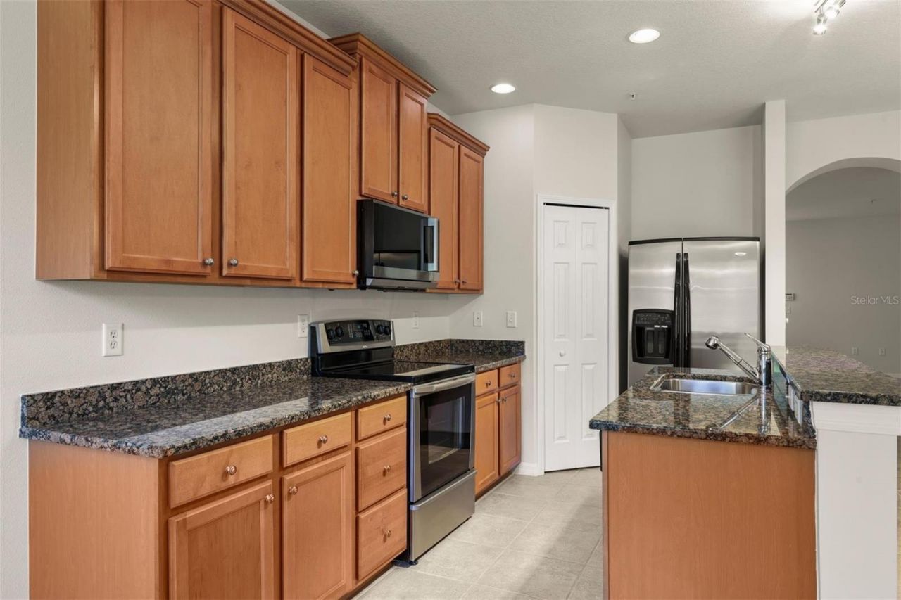 3717 Parkridge Circle, Unit 6-102, Sarasota, FL 34243 Photo