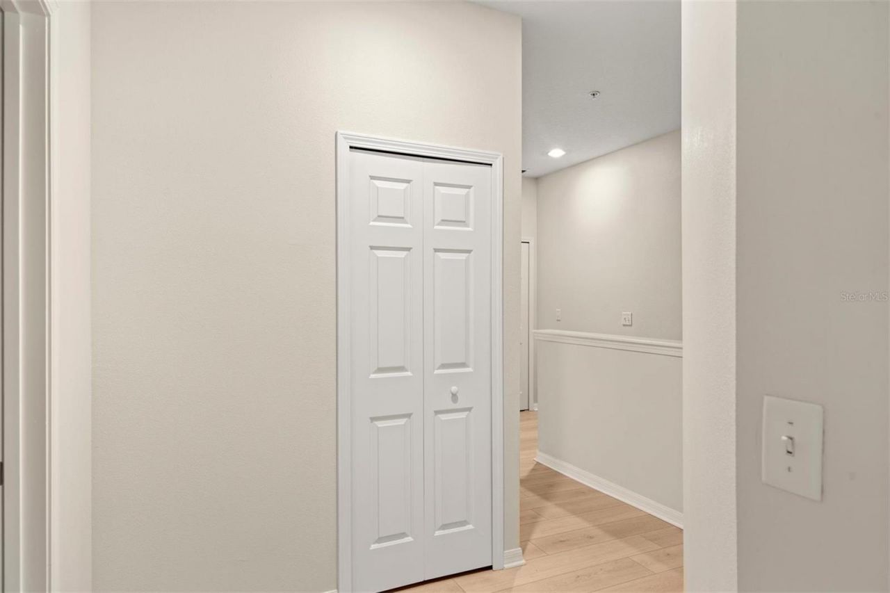 3717 Parkridge Circle, Unit 6-102, Sarasota, FL 34243 Photo