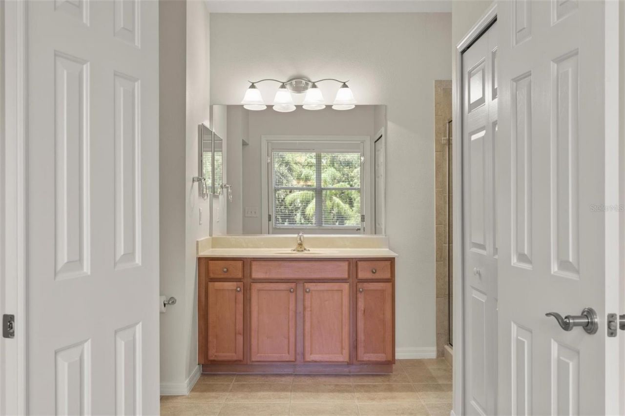 3717 Parkridge Circle, Unit 6-102, Sarasota, FL 34243 Photo