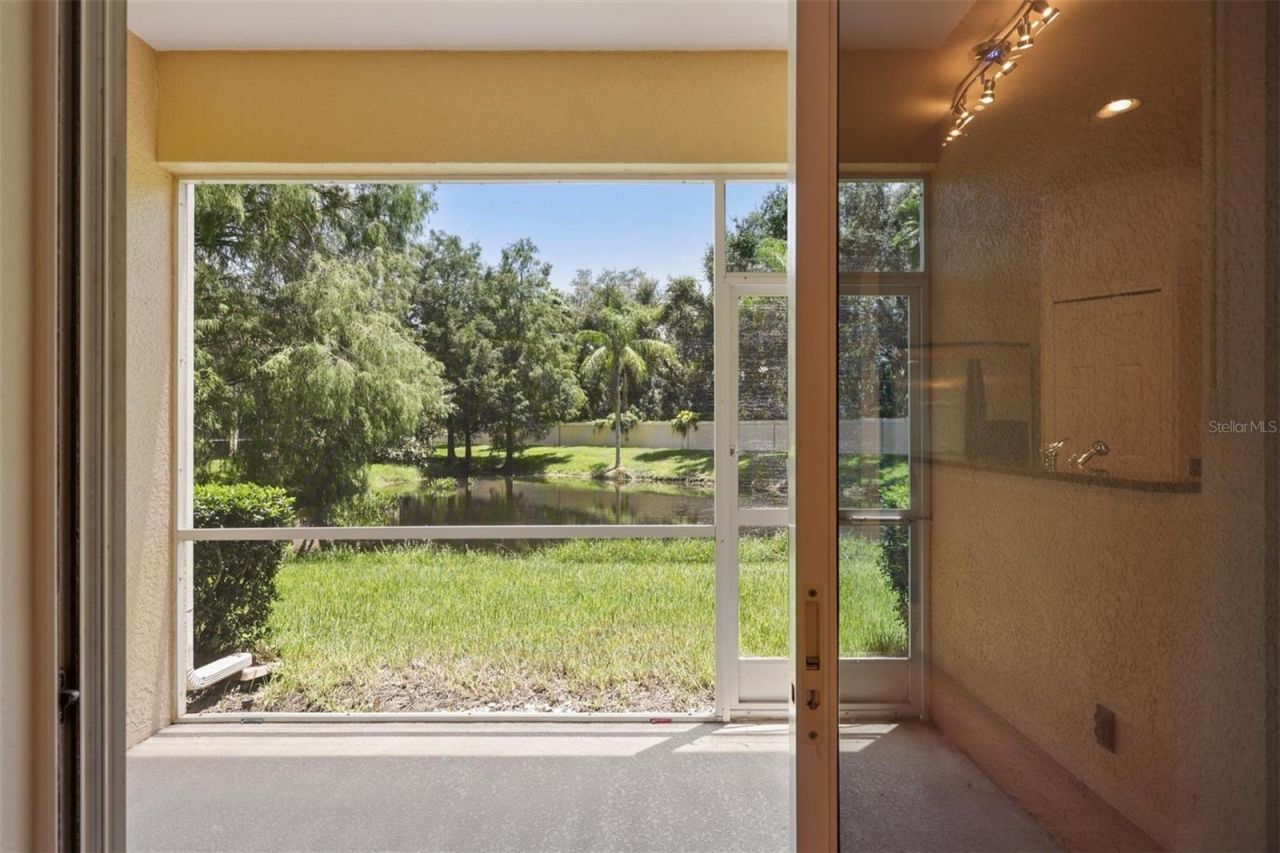 3717 Parkridge Circle, Unit 6-102, Sarasota, FL 34243 Photo