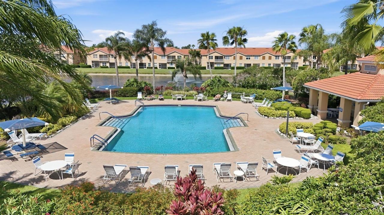 3717 Parkridge Circle, Unit 6-102, Sarasota, FL 34243 Photo