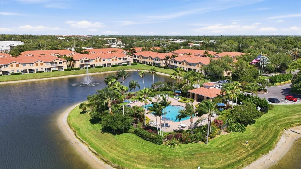 3717 Parkridge Circle, Unit 6-102, Sarasota, FL 34243 Photo