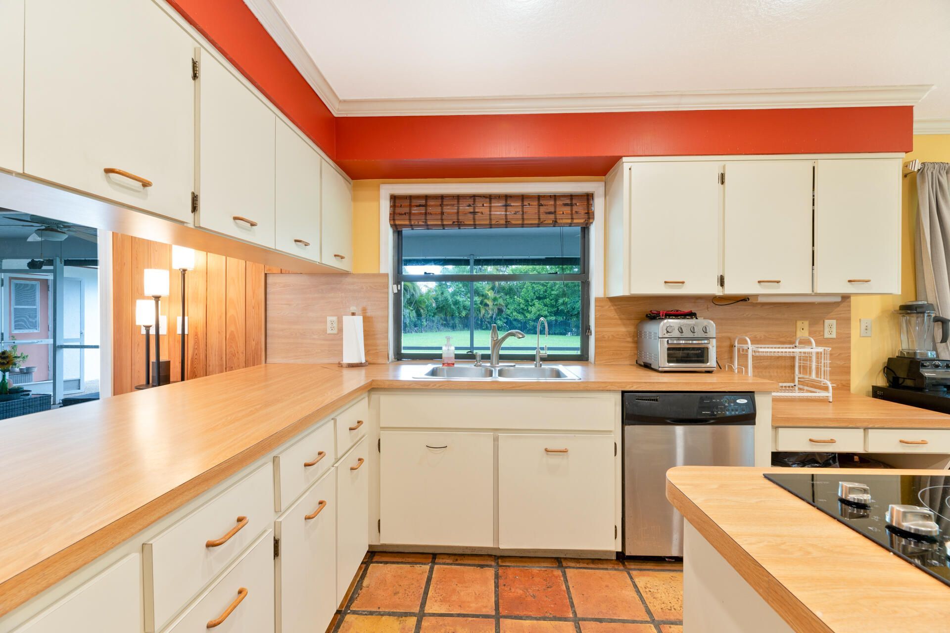 8501 NW 80 Street, Tamarac, FL 33321 Photo