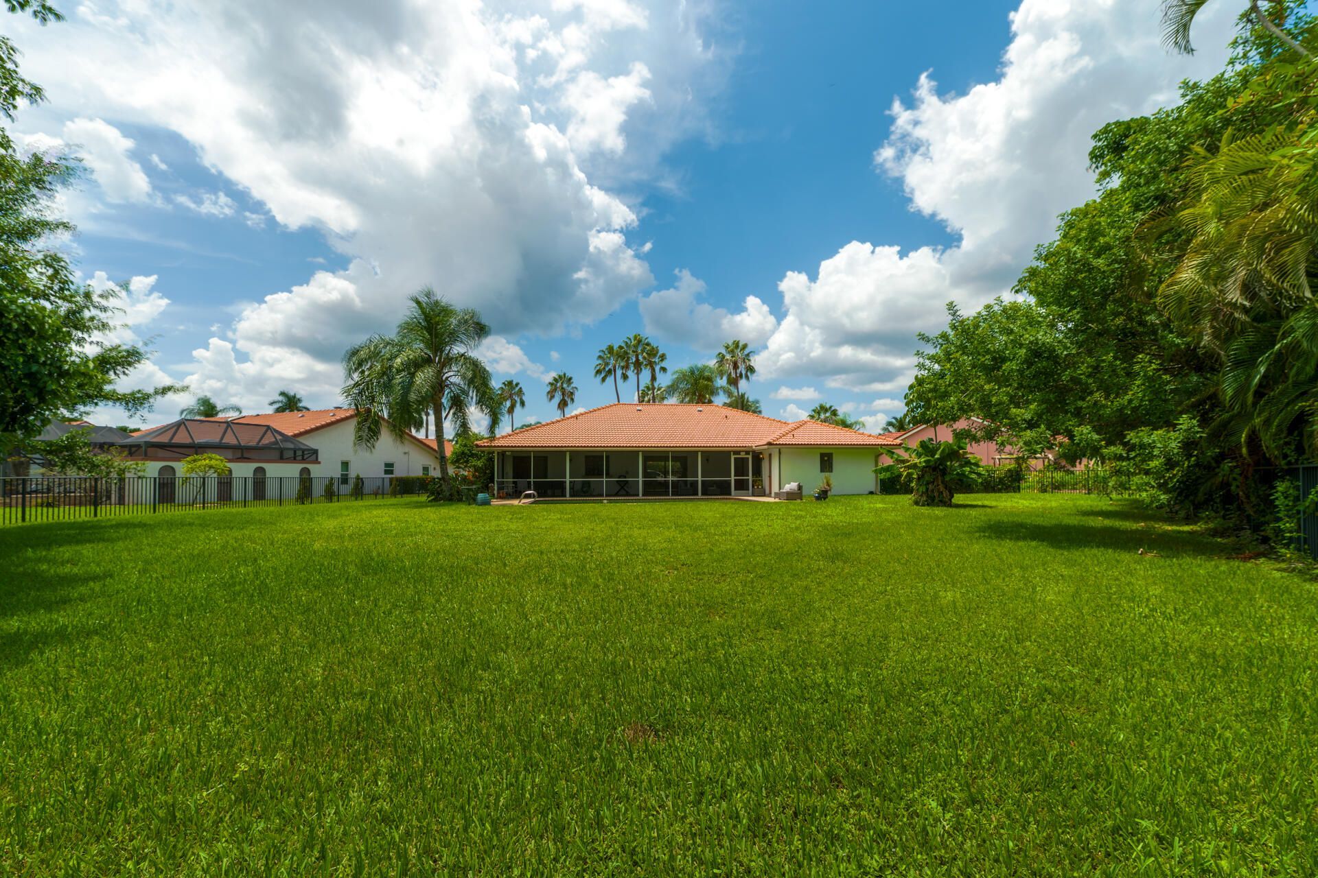8501 NW 80 Street, Tamarac, FL 33321 Photo