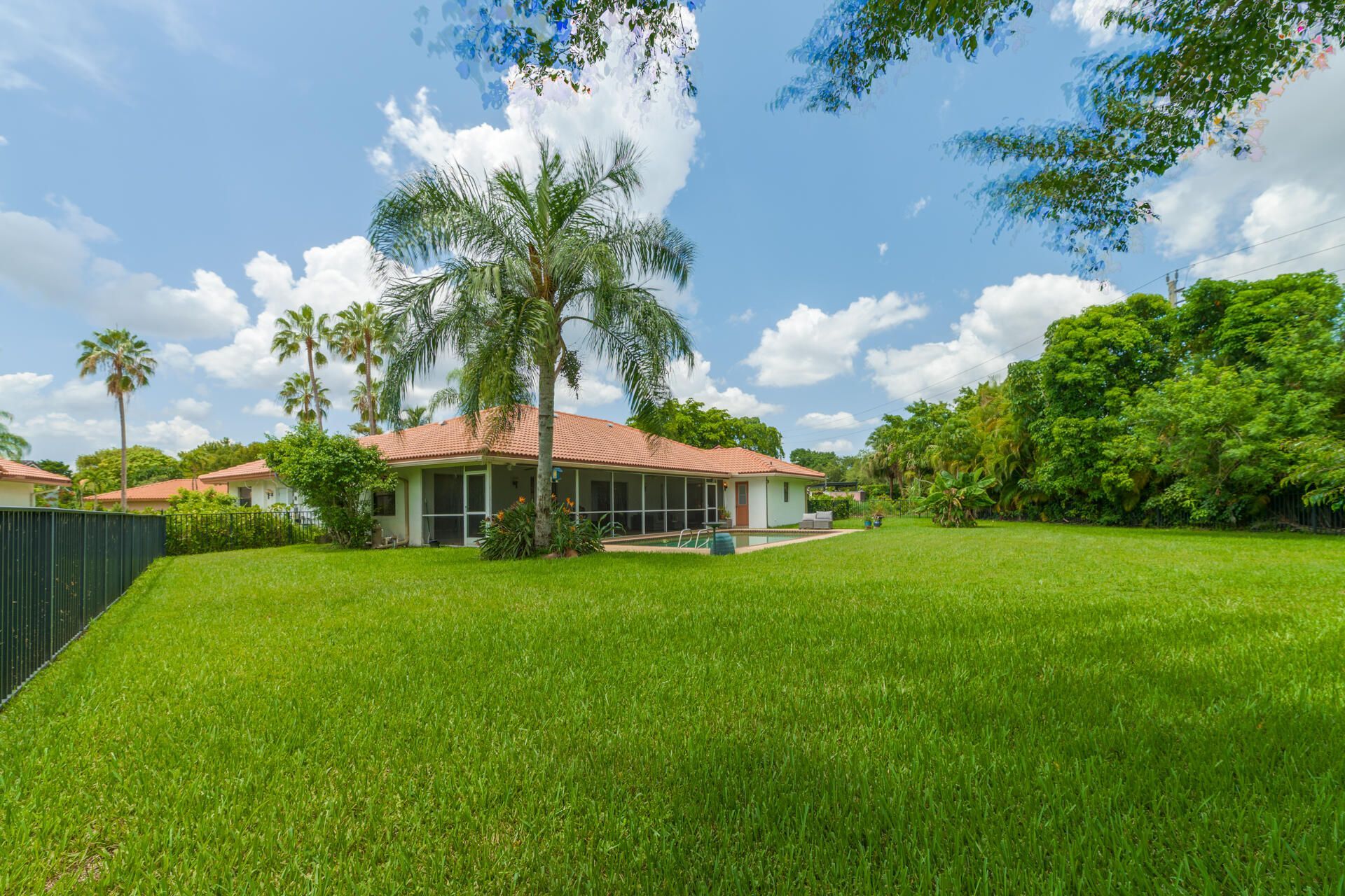 8501 NW 80 Street, Tamarac, FL 33321 Photo