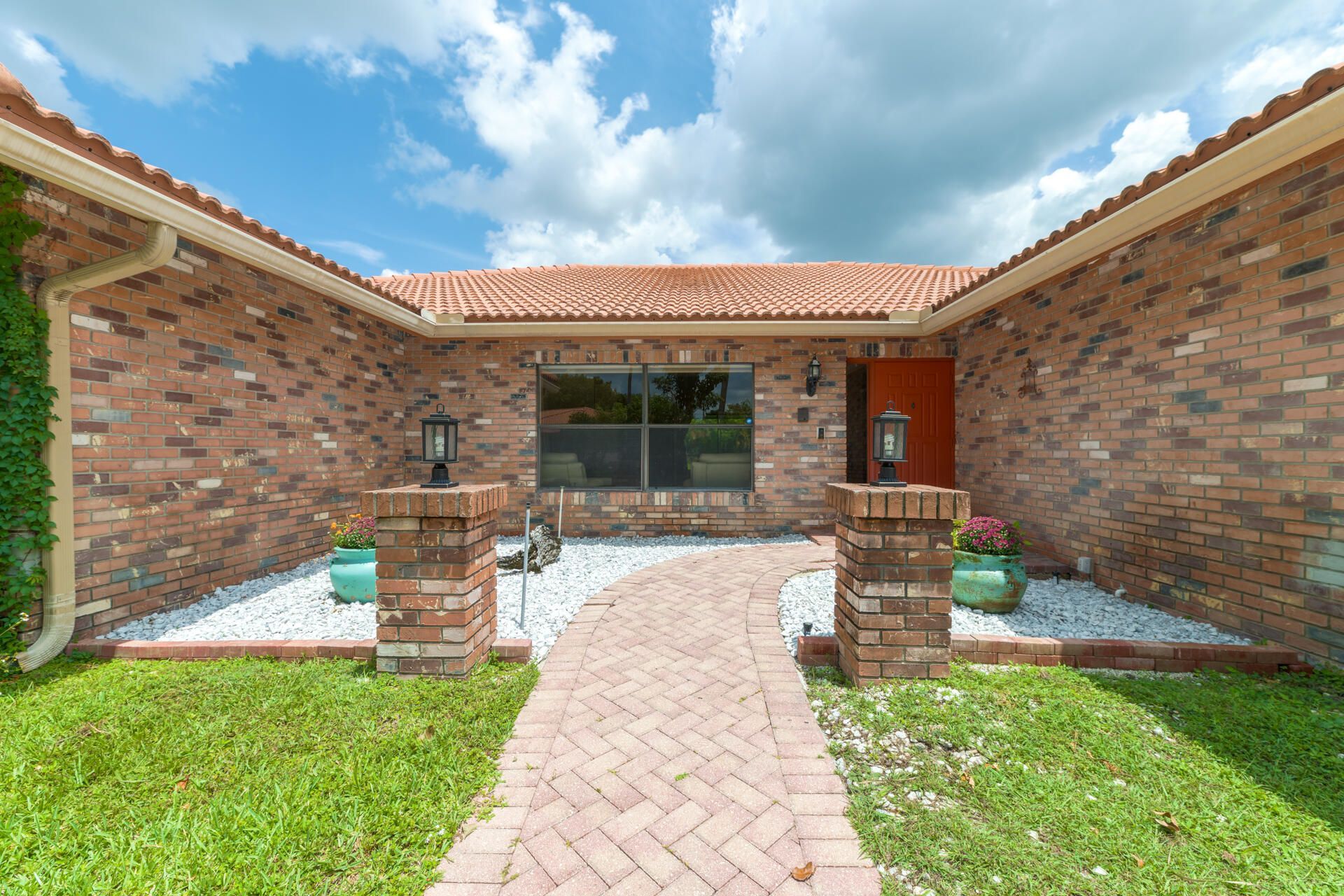 8501 NW 80 Street, Tamarac, FL 33321 Photo