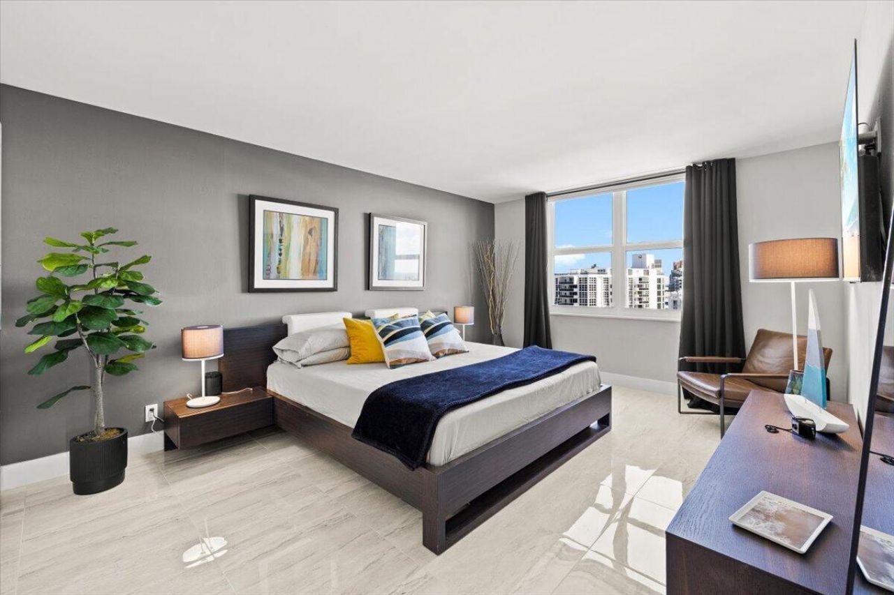 3015 N Ocean Boulevard, Unit 18L, Fort Lauderdale, FL 33308 Photo