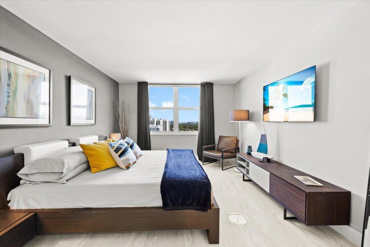 3015 N Ocean Boulevard, Unit 18L, Fort Lauderdale, FL 33308 Photo