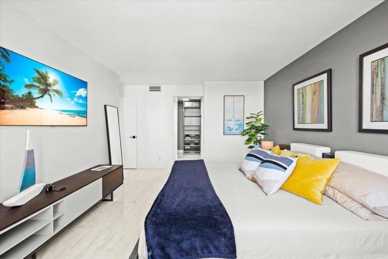 3015 N Ocean Boulevard, Unit 18L, Fort Lauderdale, FL 33308 Photo